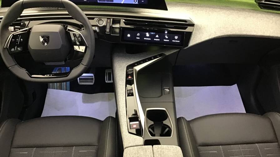 Mandataire Automobile occasion, recherche de Peugeot 5008-hybrid-145-e-dcs6-gt5-portes-vp-essence-sans-plomb032025 - E-Motors