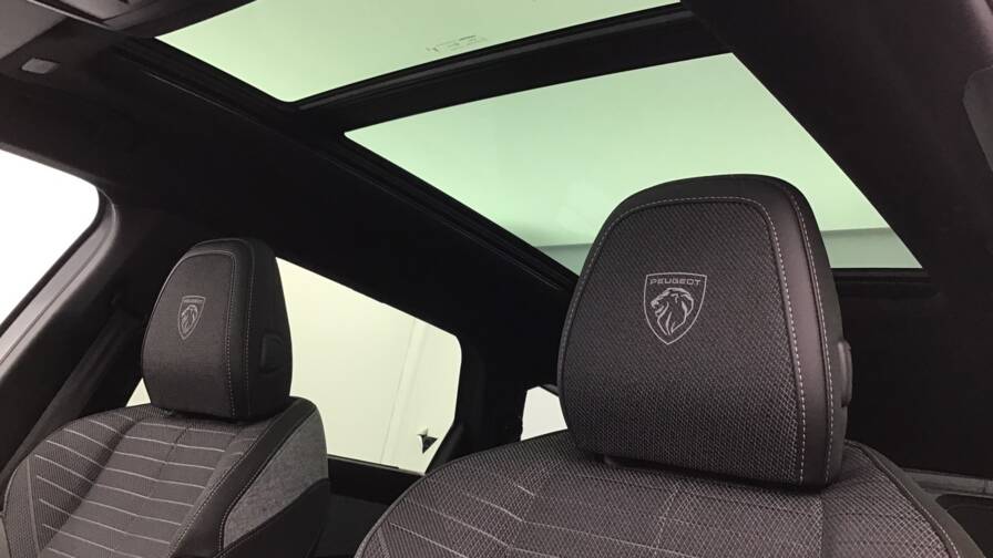 Mandataire Automobile occasion, recherche de Peugeot 5008-hybrid-145-e-dcs6-gt5-portes-vp-essence-sans-plomb032025 - E-Motors