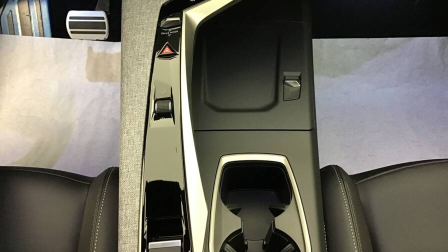 Mandataire Automobile occasion, recherche de Peugeot 5008-hybrid-145-e-dcs6-gt5-portes-vp-essence-sans-plomb032025 - E-Motors