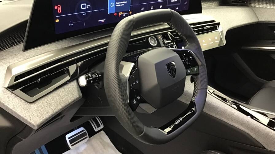 Mandataire Automobile occasion, recherche de Peugeot 5008-hybrid-145-e-dcs6-gt5-portes-vp-essence-sans-plomb032025 - E-Motors