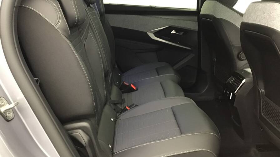 Mandataire Automobile occasion, recherche de Peugeot 5008-hybrid-145-e-dcs6-gt5-portes-vp-essence-sans-plomb032025 - E-Motors