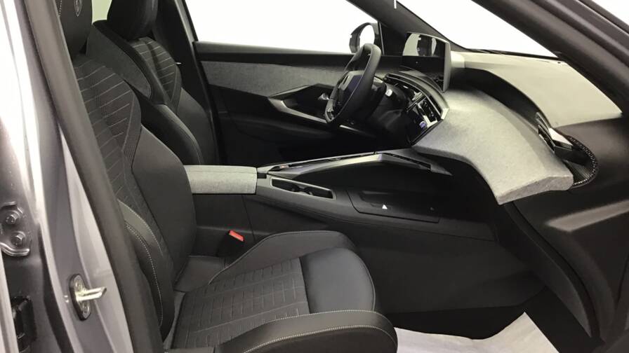 Mandataire Automobile occasion, recherche de Peugeot 5008-hybrid-145-e-dcs6-gt5-portes-vp-essence-sans-plomb032025 - E-Motors