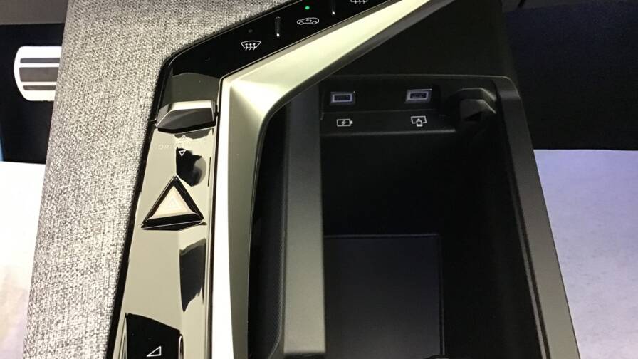 Mandataire Automobile occasion, recherche de Peugeot 5008-hybrid-145-e-dcs6-gt5-portes-vp-essence-sans-plomb032025 - E-Motors