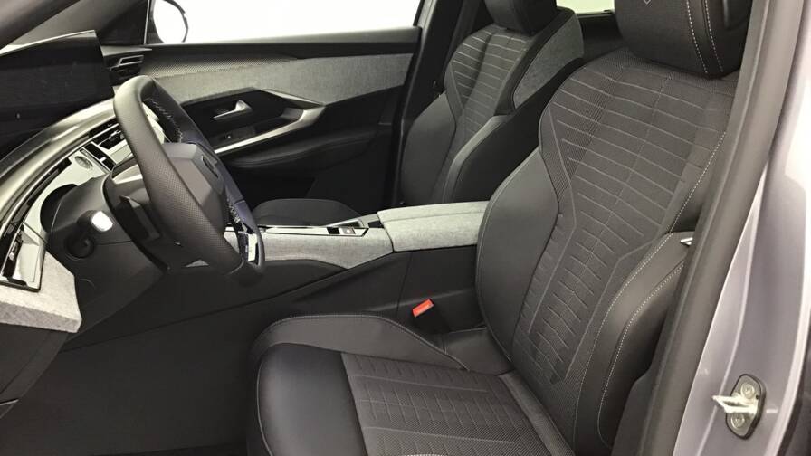 Mandataire Automobile occasion, recherche de Peugeot 5008-hybrid-145-e-dcs6-gt5-portes-vp-essence-sans-plomb032025 - E-Motors