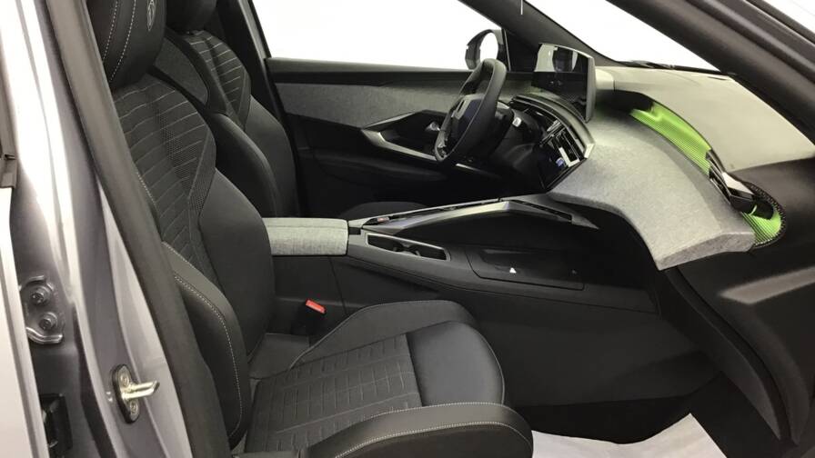 Mandataire Automobile occasion, recherche de Peugeot 5008-hybrid-145-e-dcs6-gt5-portes-vp-essence-sans-plomb032025 - E-Motors