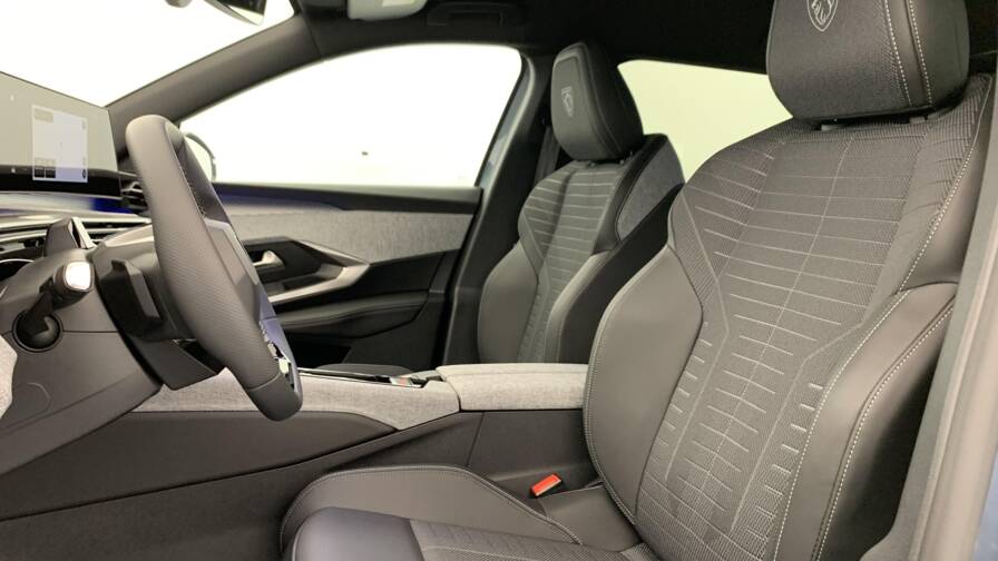 Mandataire Automobile neuf, recherche de Peugeot 5008-hybrid-145ch-e-dcs6-gt - E-Motors