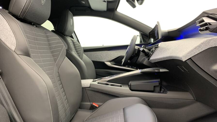 Mandataire Automobile neuf, recherche de Peugeot 5008-hybrid-145ch-e-dcs6-gt - E-Motors