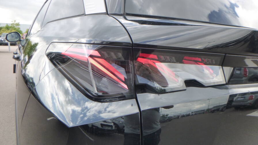 Mandataire Automobile neuf, recherche de Peugeot 5008-hybrid-145-e-dcs6-gt-plus-pack-360 - E-Motors