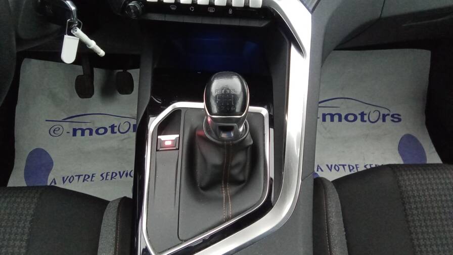 Mandataire Automobile occasion, recherche de Peugeot 5008-puretech-130-active-gps-pdc-ar-av - E-Motors