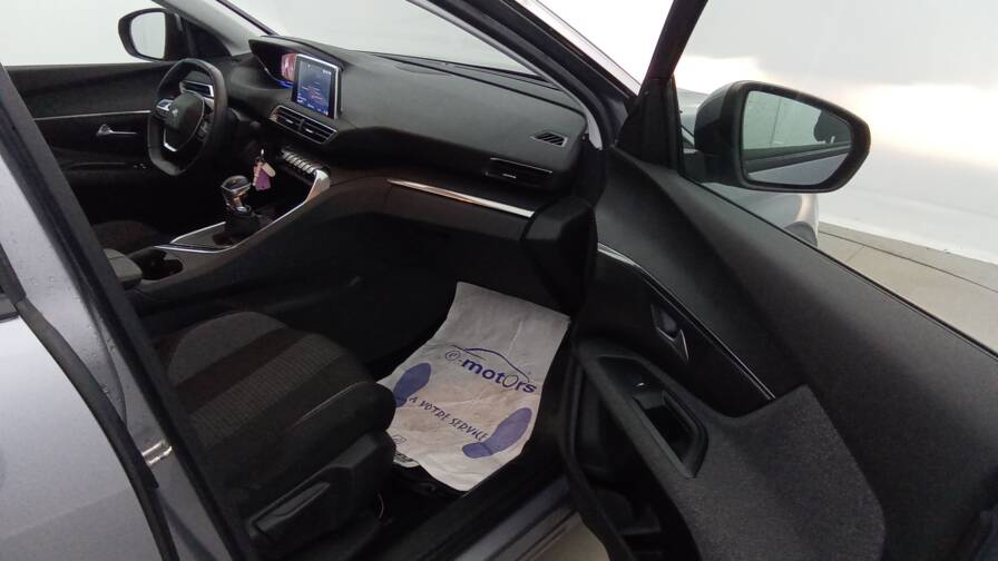 Mandataire Automobile occasion, recherche de Peugeot 5008-puretech-130-active-gps-pdc-ar-av - E-Motors