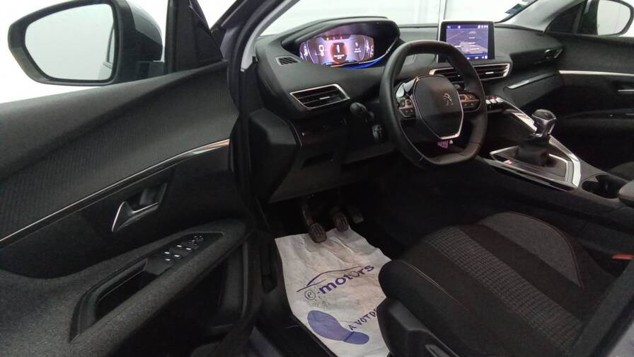 Mandataire Automobile occasion, recherche de Peugeot 5008-puretech-130-active-gps-pdc-ar-av - E-Motors