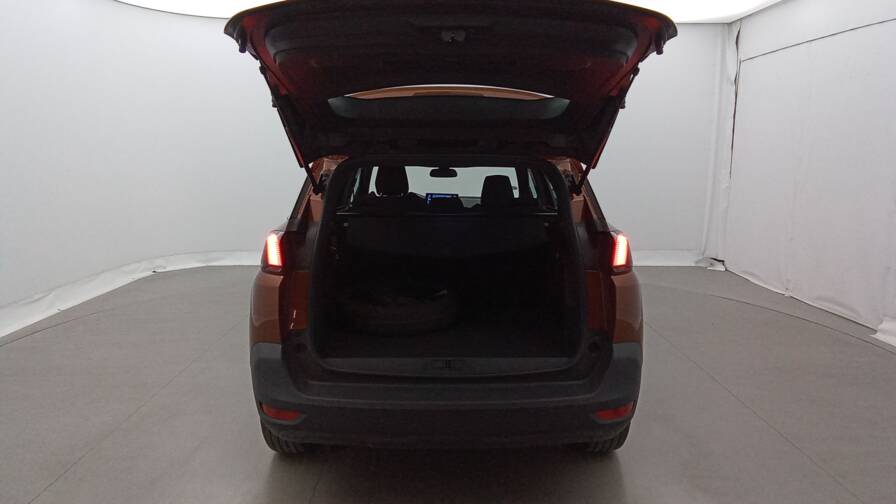 Mandataire Automobile occasion, recherche de Peugeot 5008-puretech-130-active-pack-plus-gps - E-Motors