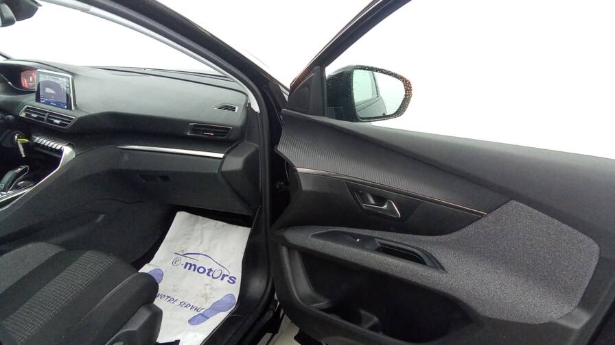 Mandataire Automobile occasion, recherche de Peugeot 5008-puretech-130-eat8-active-camera-pdc-ar-av - E-Motors