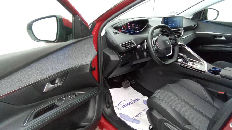 Mandataire Automobile occasion, recherche de Peugeot 5008-puretech-130-eat8-allure-pack-plus-attelage - E-Motors