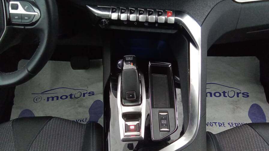 Mandataire Automobile occasion, recherche de Peugeot 5008-puretech-130-eat8-allure-pack-plus-attelage - E-Motors