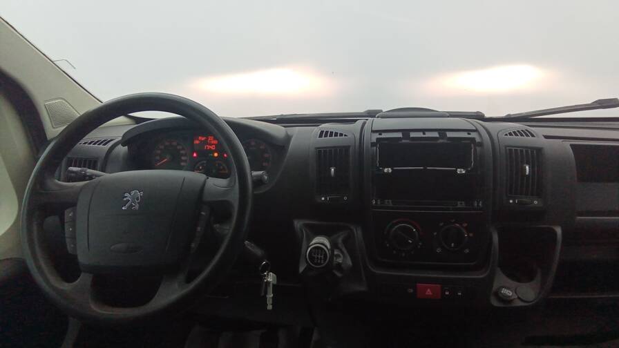 Mandataire Automobile utilitaire, recherche de Peugeot Boxer-tole-333-l2h2-2-2-hdi-110-fap-confort - E-Motors