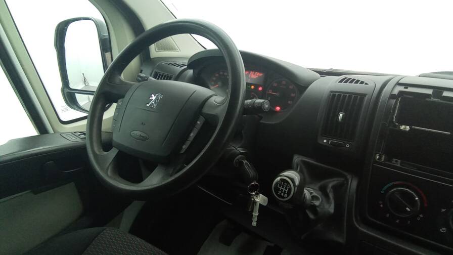 Mandataire Automobile utilitaire, recherche de Peugeot Boxer-tole-333-l2h2-2-2-hdi-110-fap-confort - E-Motors