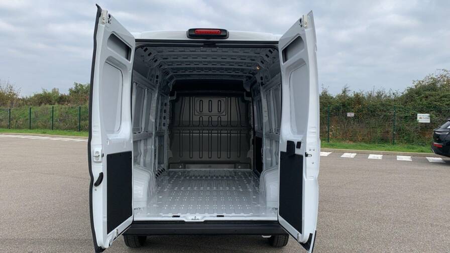 Mandataire Automobile neuf, recherche de Peugeot Boxer-fourgon-tole-3-5-t-l3h2-140-s-s-bva8 - E-Motors