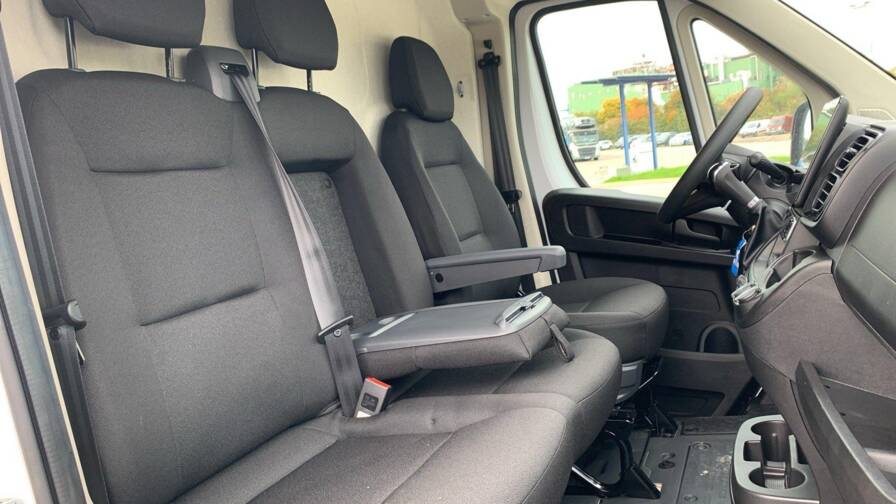 Mandataire Automobile neuf, recherche de Peugeot Boxer-fourgon-tole-3-5-t-l3h2-140-s-s-bva8 - E-Motors