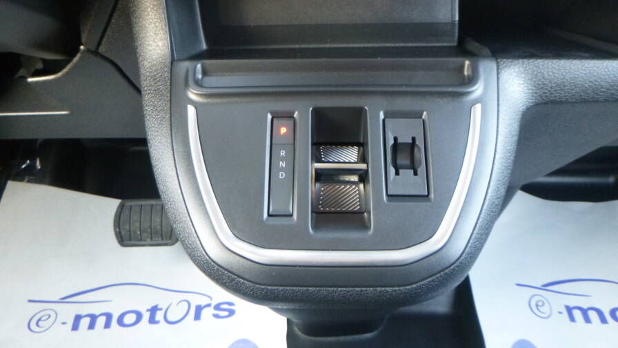 Mandataire Automobile utilitaire, recherche de Peugeot Expert-cabine-approfondie-fixe-xl-bluehdi-180-s-s-eat8-5pl-plus-gps-plus-2-portes-lat-rales-plus-pack-look-plus-led - E-Motors