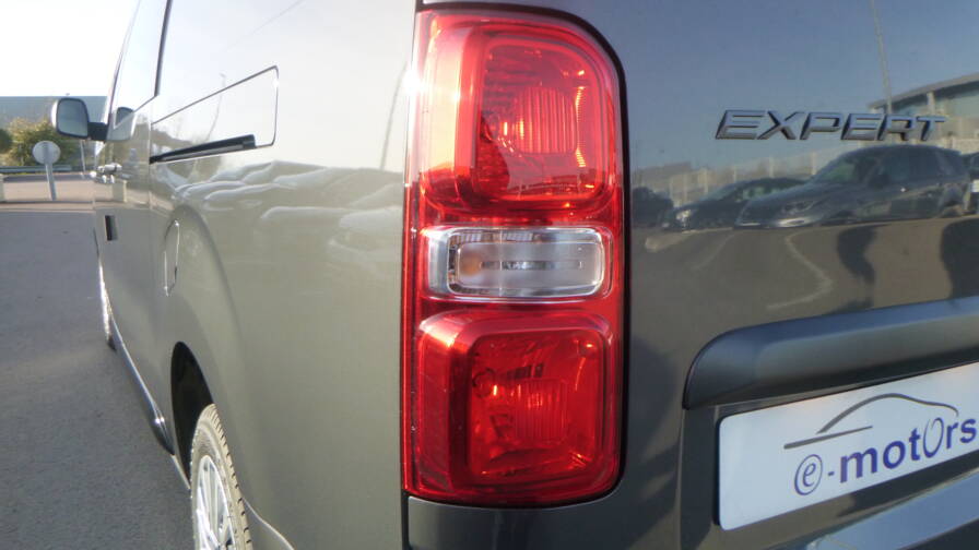 Mandataire Automobile utilitaire, recherche de Peugeot Expert-cabine-approfondie-fixe-xl-bluehdi-180-s-s-eat8-5pl-plus-gps-plus-2-portes-lat-rales-plus-pack-look-plus-led - E-Motors