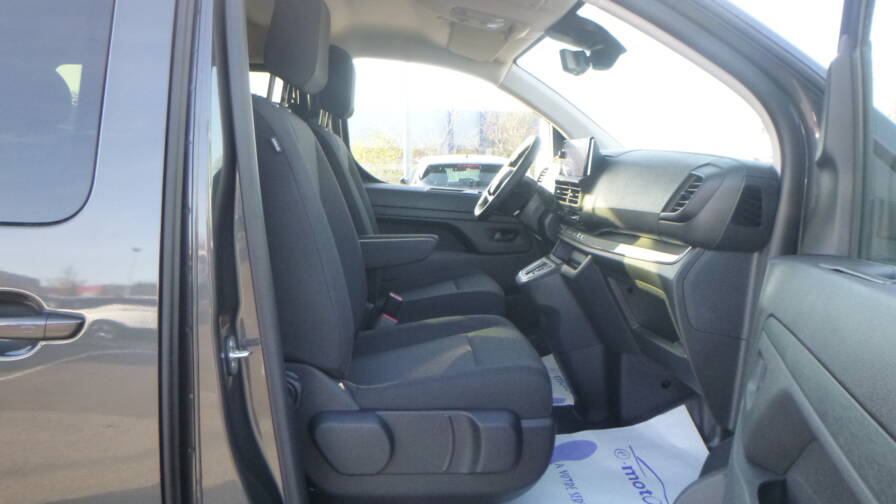 Mandataire Automobile utilitaire, recherche de Peugeot Expert-cabine-approfondie-fixe-xl-bluehdi-180-s-s-eat8-5pl-plus-gps-plus-2-portes-lat-rales-plus-pack-look-plus-led - E-Motors