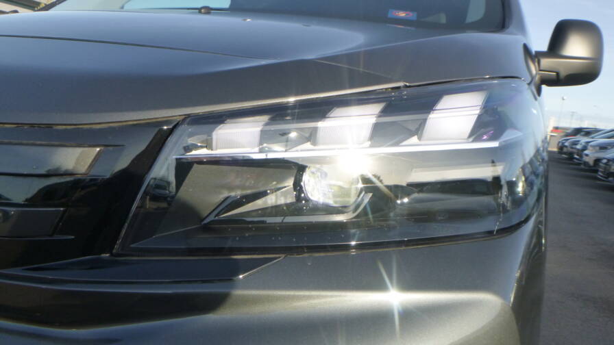 Mandataire Automobile utilitaire, recherche de Peugeot Expert-cabine-approfondie-fixe-xl-bluehdi-180-s-s-eat8-5pl-plus-gps-plus-2-portes-lat-rales-plus-pack-look-plus-led - E-Motors