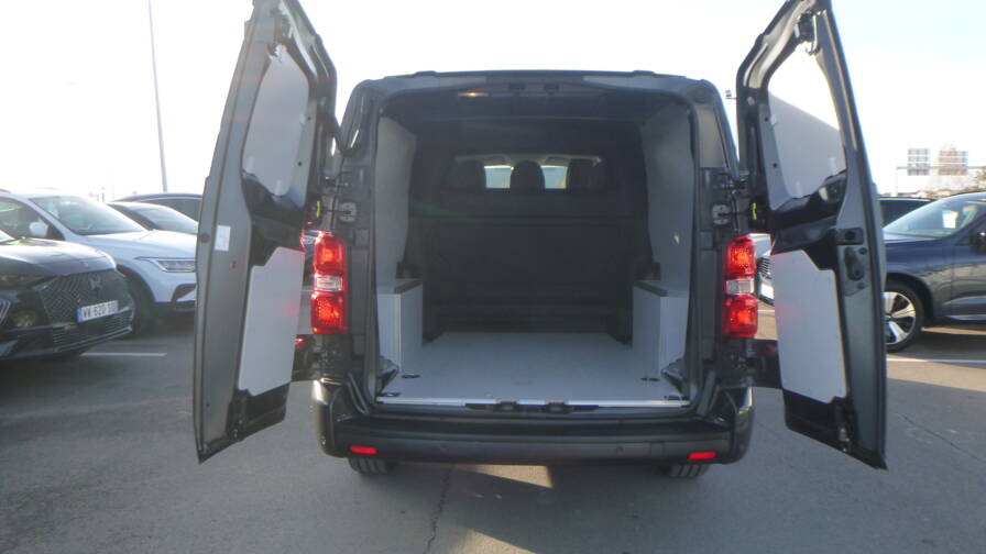 Mandataire Automobile utilitaire, recherche de Peugeot Expert-cabine-approfondie-fixe-xl-bluehdi-180-s-s-eat8-5pl-plus-gps-plus-2-portes-lat-rales-plus-pack-look-plus-led - E-Motors