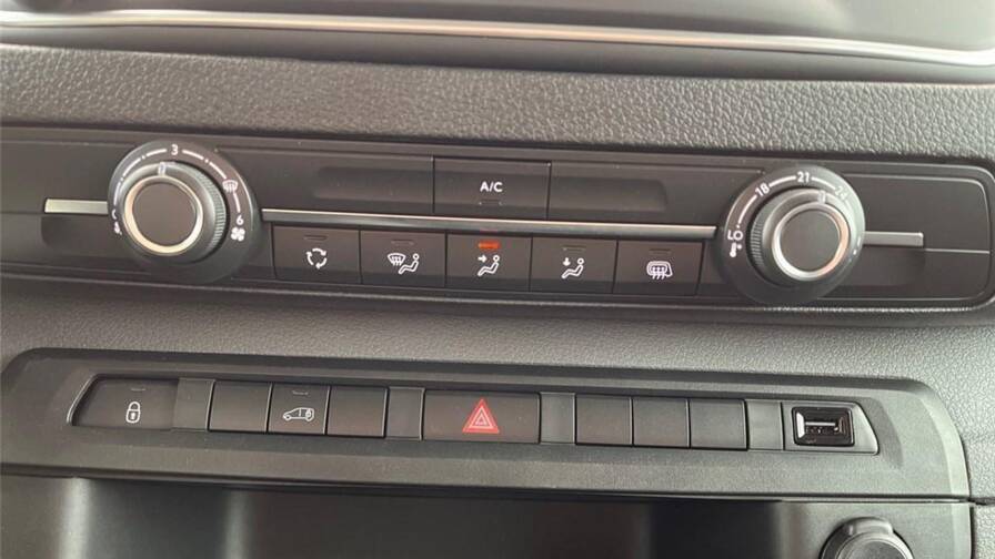 Mandataire Automobile occasion, recherche de Peugeot Expert-fourgon-fgn-tole-standard-1-5-bluehdi-120-s-s-bvm6-asphalt - E-Motors