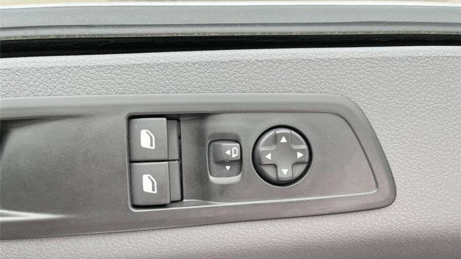 Mandataire Automobile occasion, recherche de Peugeot Expert-fourgon-fgn-tole-standard-1-5-bluehdi-120-s-s-bvm6-asphalt - E-Motors