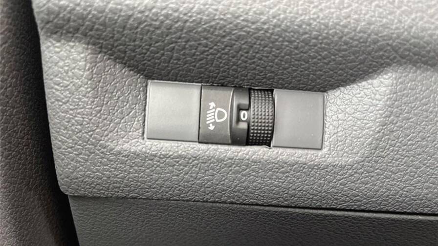 Mandataire Automobile occasion, recherche de Peugeot Expert-fourgon-fgn-tole-standard-1-5-bluehdi-120-s-s-bvm6-asphalt - E-Motors