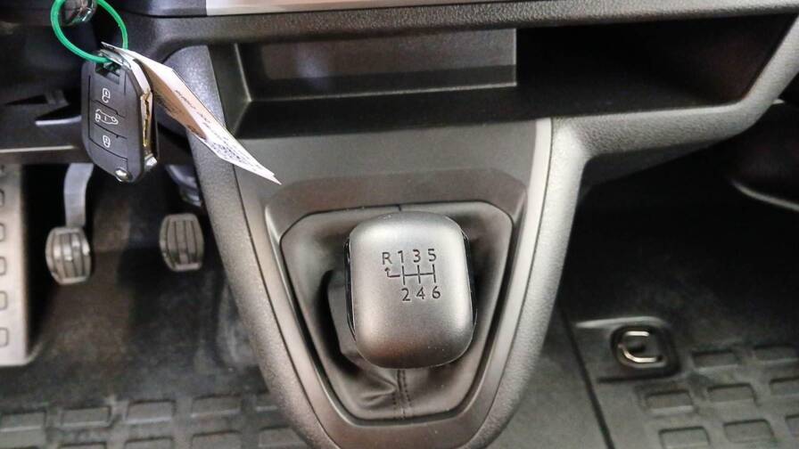 Mandataire Automobile neuf, recherche de Peugeot Expert-fourgon-expert-fgn-m-bluehdi-120-s-s-bvm6 - E-Motors