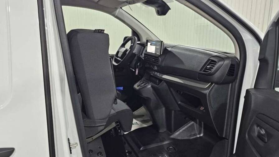 Mandataire Automobile neuf, recherche de Peugeot Expert-fourgon-expert-fgn-m-bluehdi-145-s-s-eat8 - E-Motors