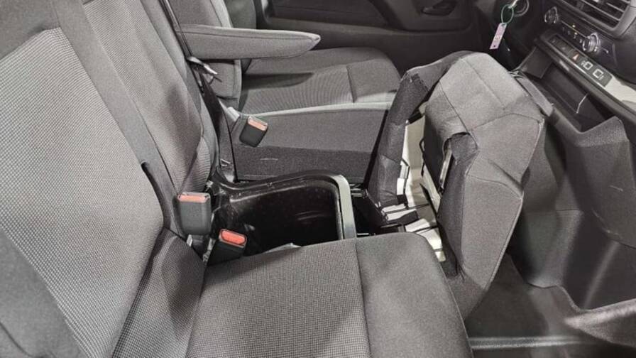 Mandataire Automobile neuf, recherche de Peugeot Expert-fourgon-expert-fgn-m-bluehdi-145-s-s-eat8 - E-Motors