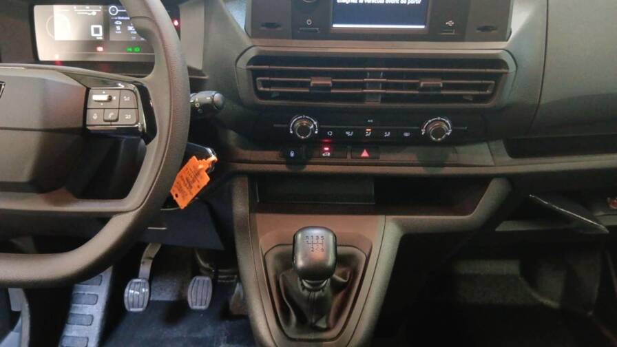 Mandataire Automobile neuf, recherche de Peugeot Expert-fourgon-expert-fgn-tole-m-bluehdi-145-s-s-bvm6 - E-Motors