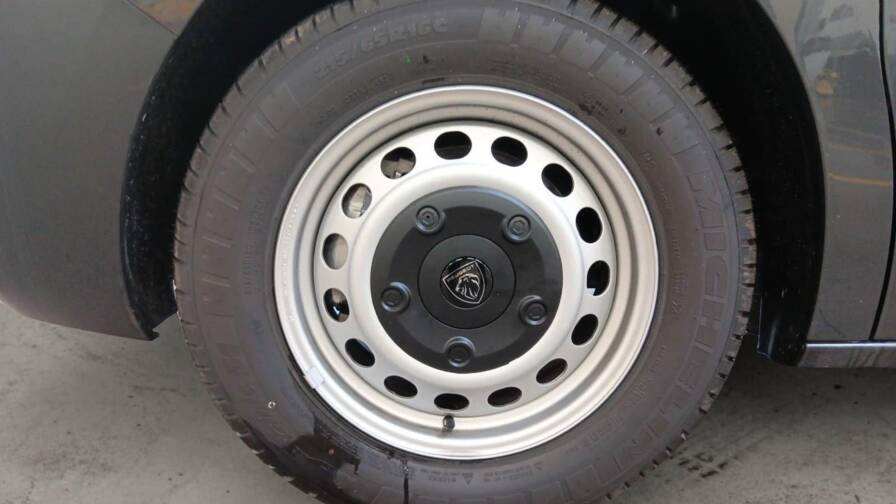 Mandataire Automobile neuf, recherche de Peugeot Expert-fourgon-expert-fgn-tole-m-bluehdi-145-s-s-bvm6 - E-Motors