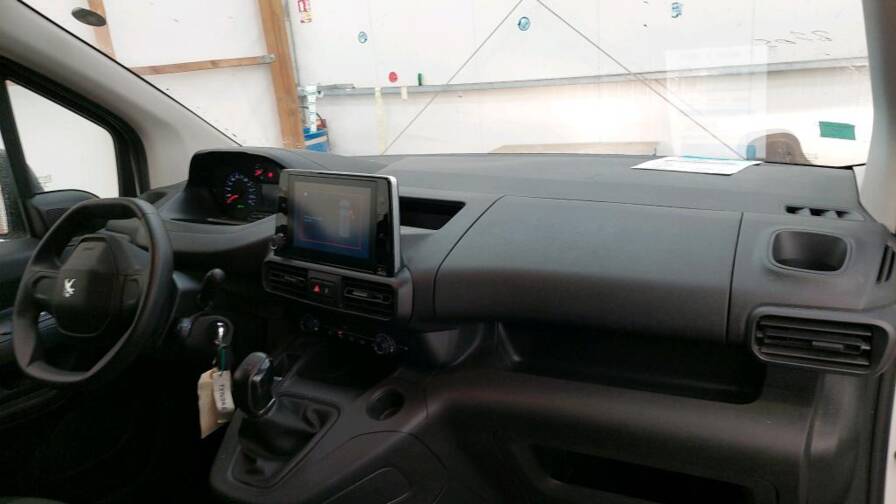 Mandataire Automobile utilitaire, recherche de Peugeot Partner-fourgon-standard-1000kg-bluehdi-75-premium-gps - E-Motors