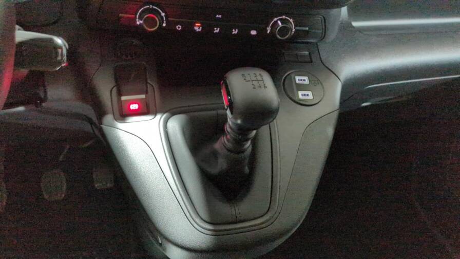 Mandataire Automobile neuf, recherche de Peugeot Partner-fourgon-m-650-kg-bluehdi-100-s-s-bvm6-3pl-plus-cabine-extenso-plus-mirror-screen - E-Motors