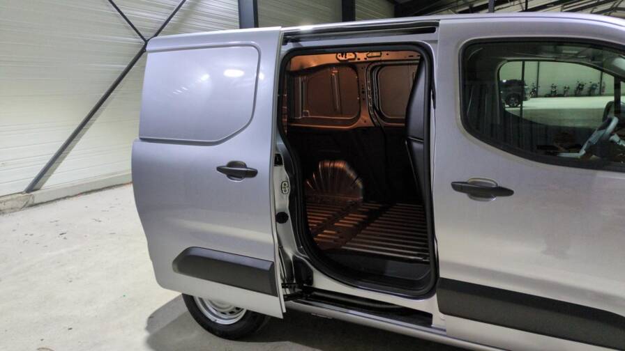 Mandataire Automobile neuf, recherche de Peugeot Partner-fourgon-m-650-kg-bluehdi-100-s-s-bvm6-3pl-plus-cabine-extenso-plus-mirror-screen - E-Motors