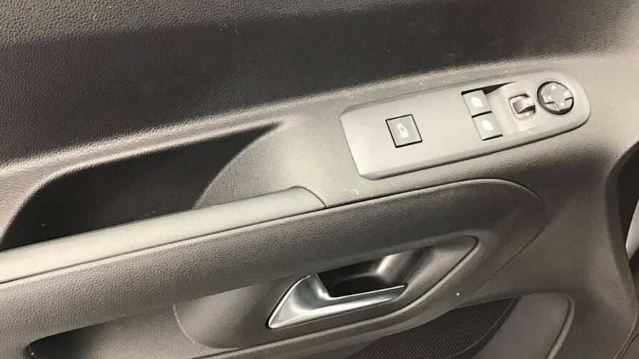 Mandataire Automobile occasion, recherche de Peugeot Partner-fourgon-m-1000-kg-bluehdi-130-s-s-eat8 - E-Motors