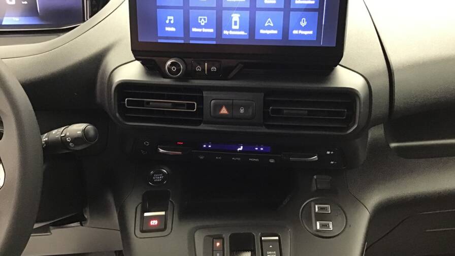 Mandataire Automobile occasion, recherche de Peugeot Partner-fourgon-m-1000-kg-bluehdi-130-s-s-eat8 - E-Motors