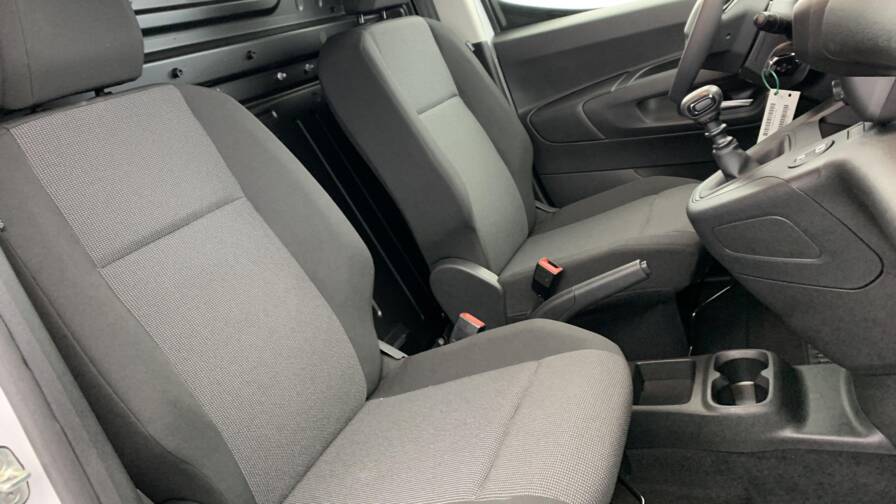 Mandataire Automobile neuf, recherche de Peugeot Partner-fourgon-m-650-kg-bluehdi-100-s-s-bvm6 - E-Motors