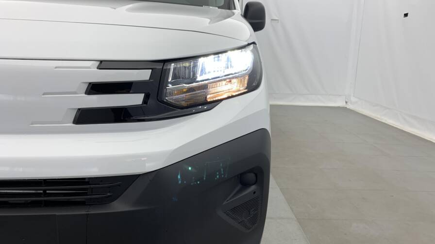 Mandataire Automobile neuf, recherche de Peugeot Partner-fourgon-m-650-kg-bluehdi-130-s-s-eat8 - E-Motors