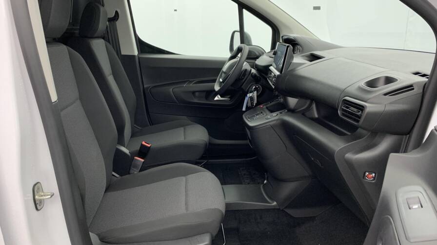 Mandataire Automobile neuf, recherche de Peugeot Partner-fourgon-m-650-kg-bluehdi-130-s-s-eat8 - E-Motors