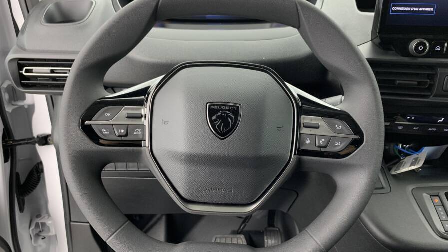 Mandataire Automobile neuf, recherche de Peugeot Partner-fourgon-m-650-kg-bluehdi-130-s-s-eat8 - E-Motors