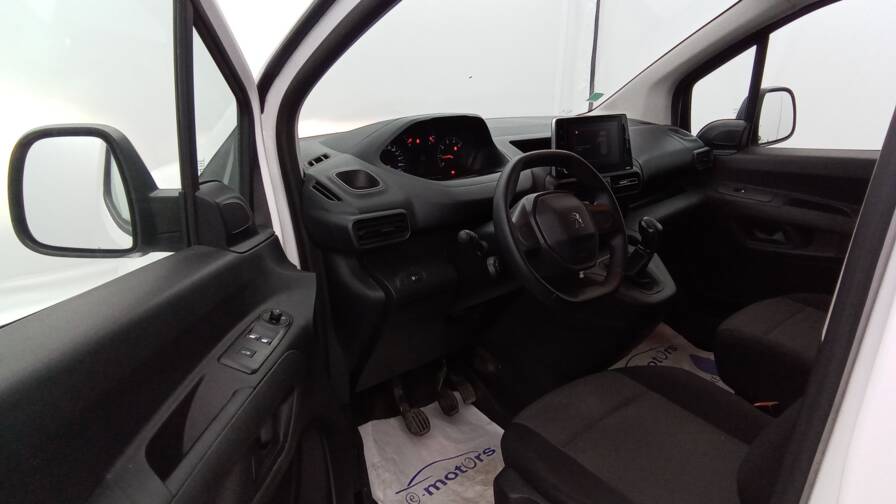 Mandataire Automobile utilitaire, recherche de Peugeot Partner-fourgon-standard-1000kg-bluehdi-75-premium-gps - E-Motors