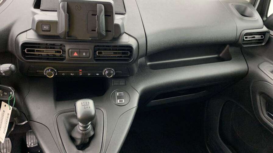 Mandataire Automobile neuf, recherche de Peugeot Partner-fourgon-xl-950-kg-bluehdi-100-s-s-bvm6 - E-Motors