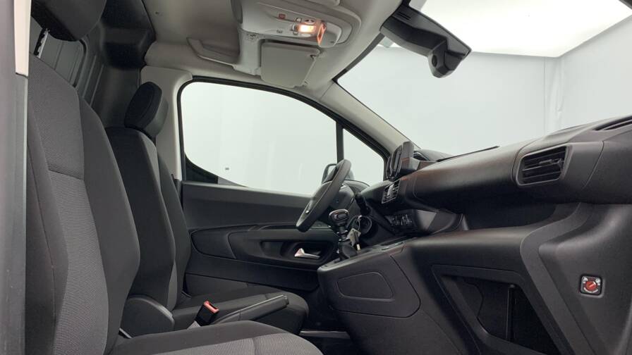 Mandataire Automobile neuf, recherche de Peugeot Partner-fourgon-xl-950-kg-bluehdi-100-s-s-bvm6 - E-Motors