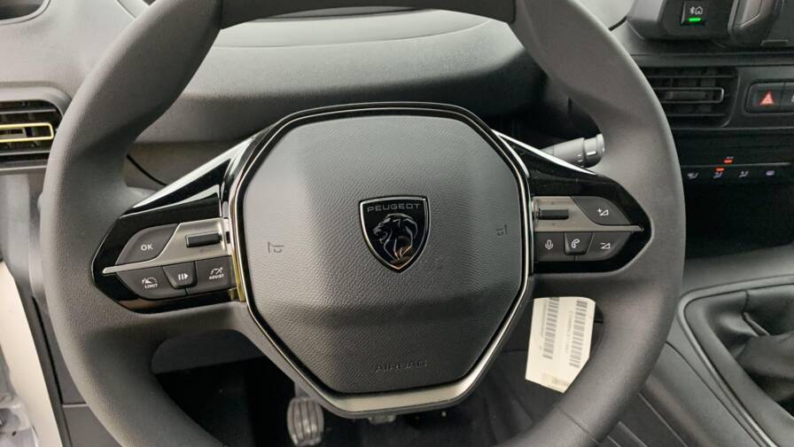 Mandataire Automobile neuf, recherche de Peugeot Partner-fourgon-xl-950-kg-bluehdi-100-s-s-bvm6 - E-Motors