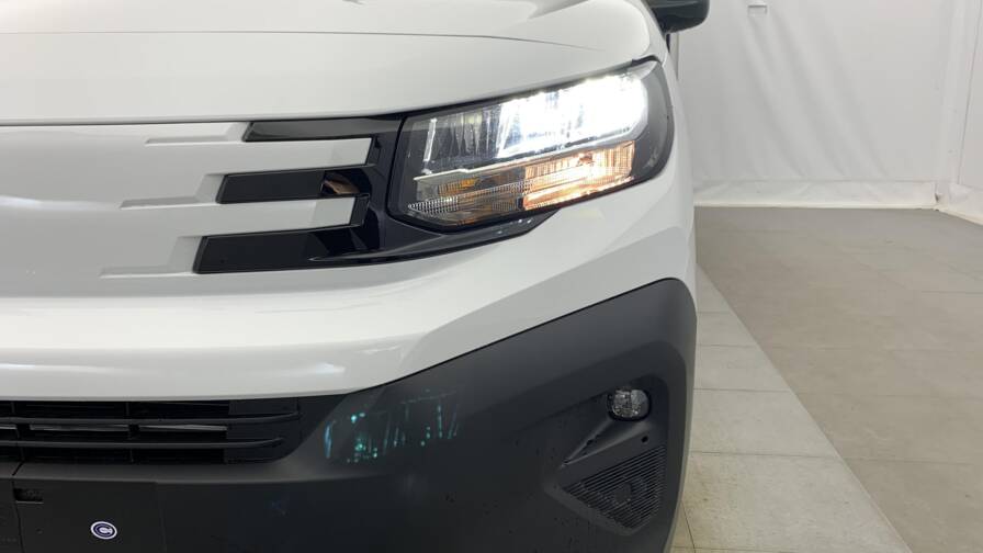 Mandataire Automobile neuf, recherche de Peugeot Partner-fourgon-xl-950-kg-bluehdi-130-s-s-eat8 - E-Motors